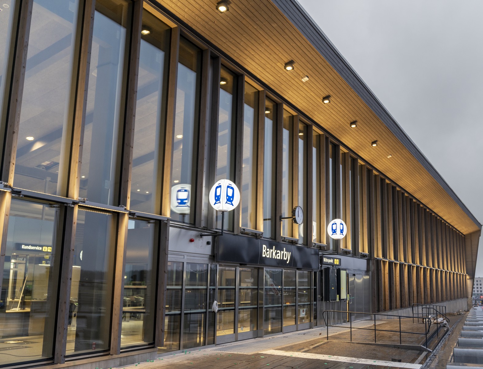 Nya stationshuset i Barkarby byggt för framtidens hållbara resande