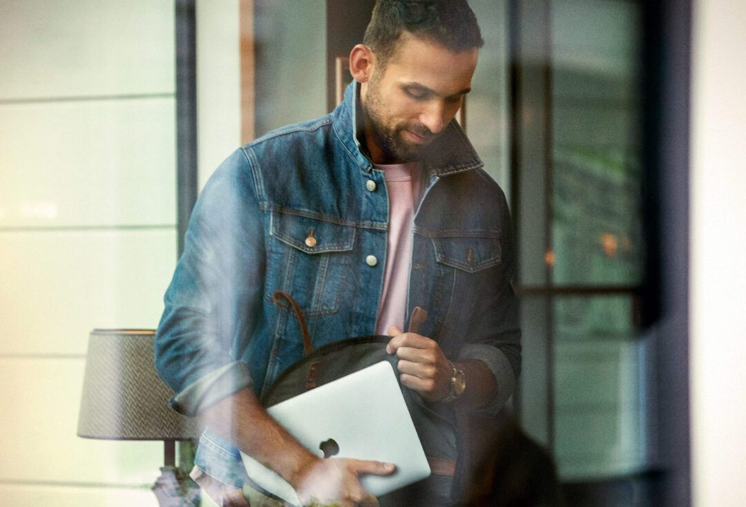 För företag, man med dator